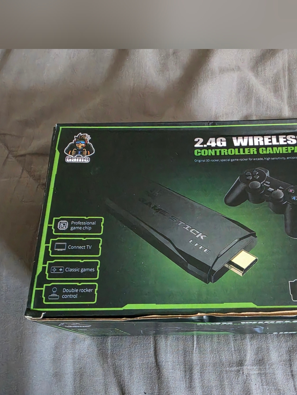 2.4G Wireless HDMI Game Stick with Black Wireless Controller